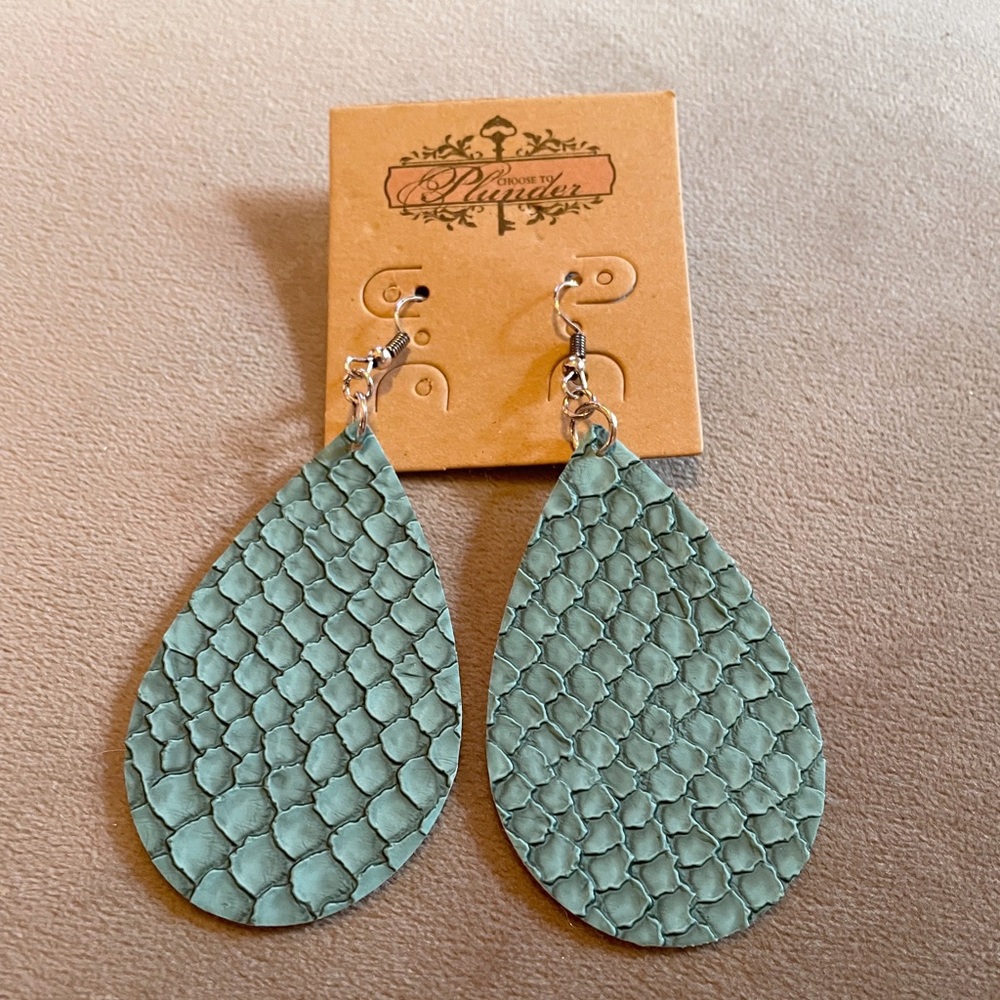 Plunder Teardrop Earrings Brand New Still in Box